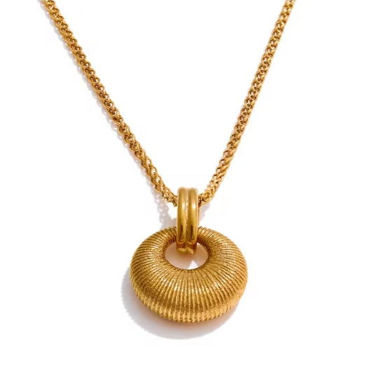 Vintage Exquisite Casting Round Pendant Necklace